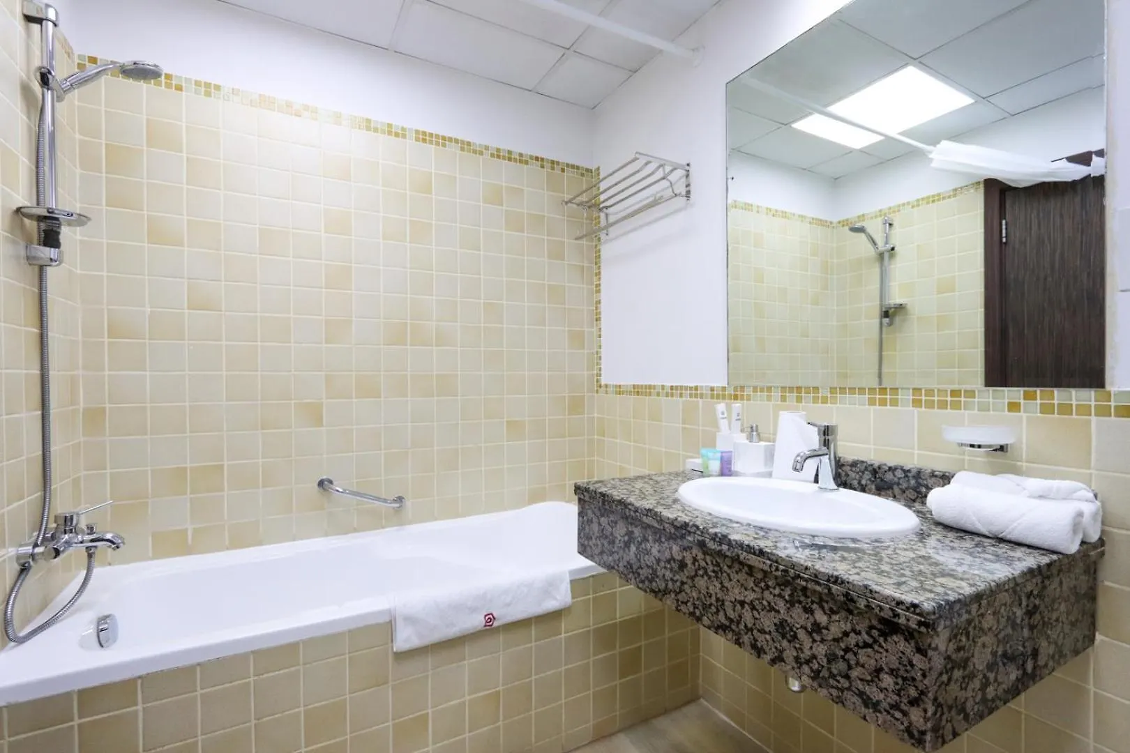 Apartment Livbnb - Spacious 2Bhk In Shams Walk To Beach Dubai