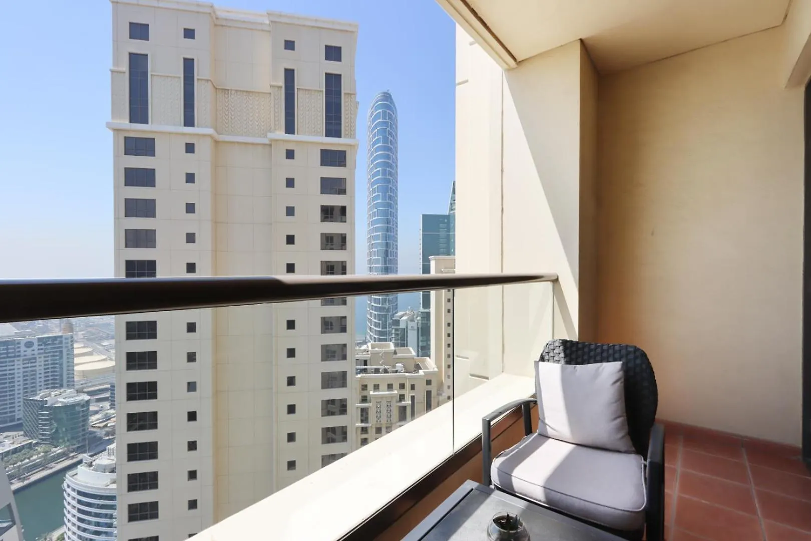 Livbnb - Spacious 2Bhk In Shams Walk To Beach Dubai 0*,  United Arab Emirates