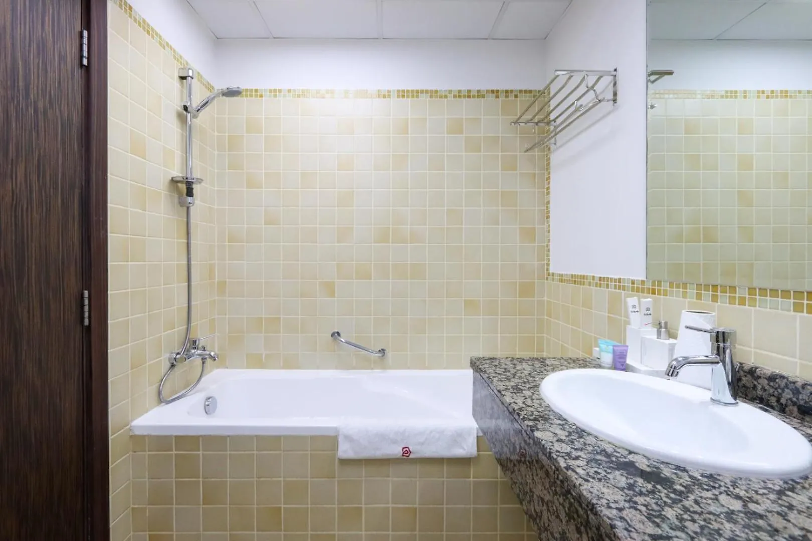 Livbnb - Spacious 2Bhk In Shams Walk To Beach Dubai 0*,  United Arab Emirates